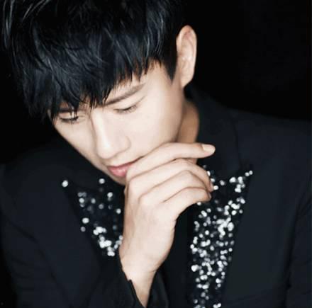 张杰最新最帅的照片,风采依旧，帅气逼人